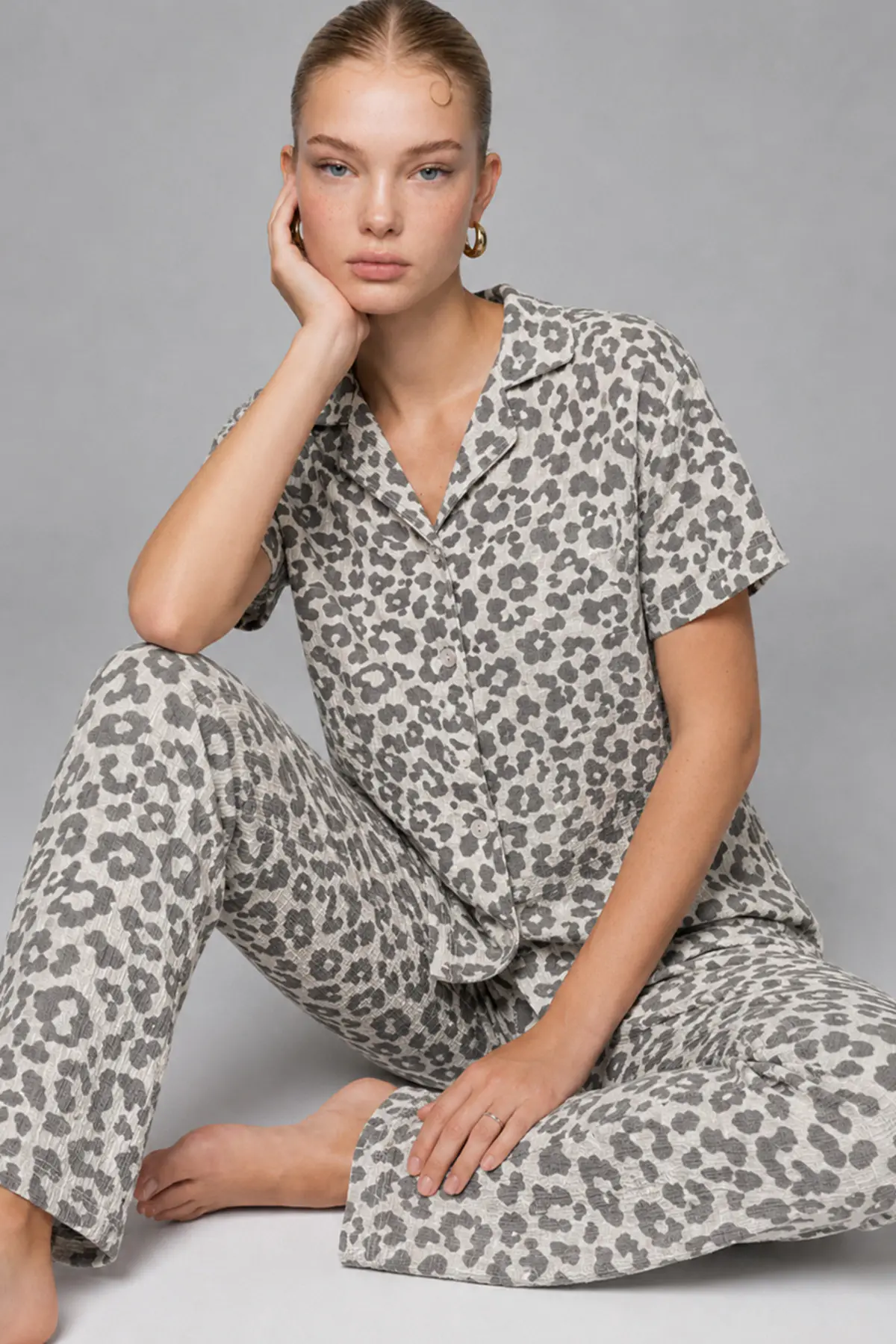Kadın Kısa Kollu Rahat Gri Pijama Takımı 4731