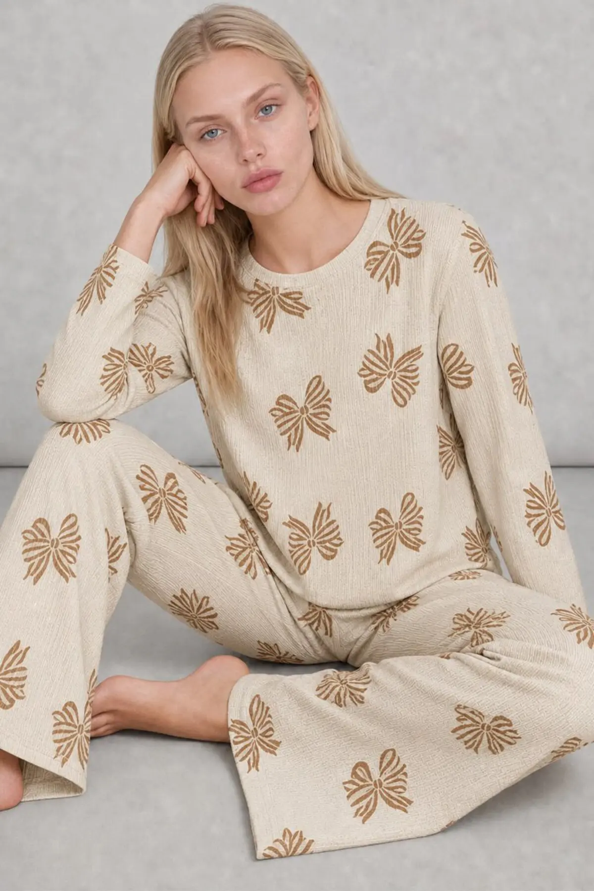 Kadın Desenli Uzun Kollu Krem Pijama Takımı 4762
