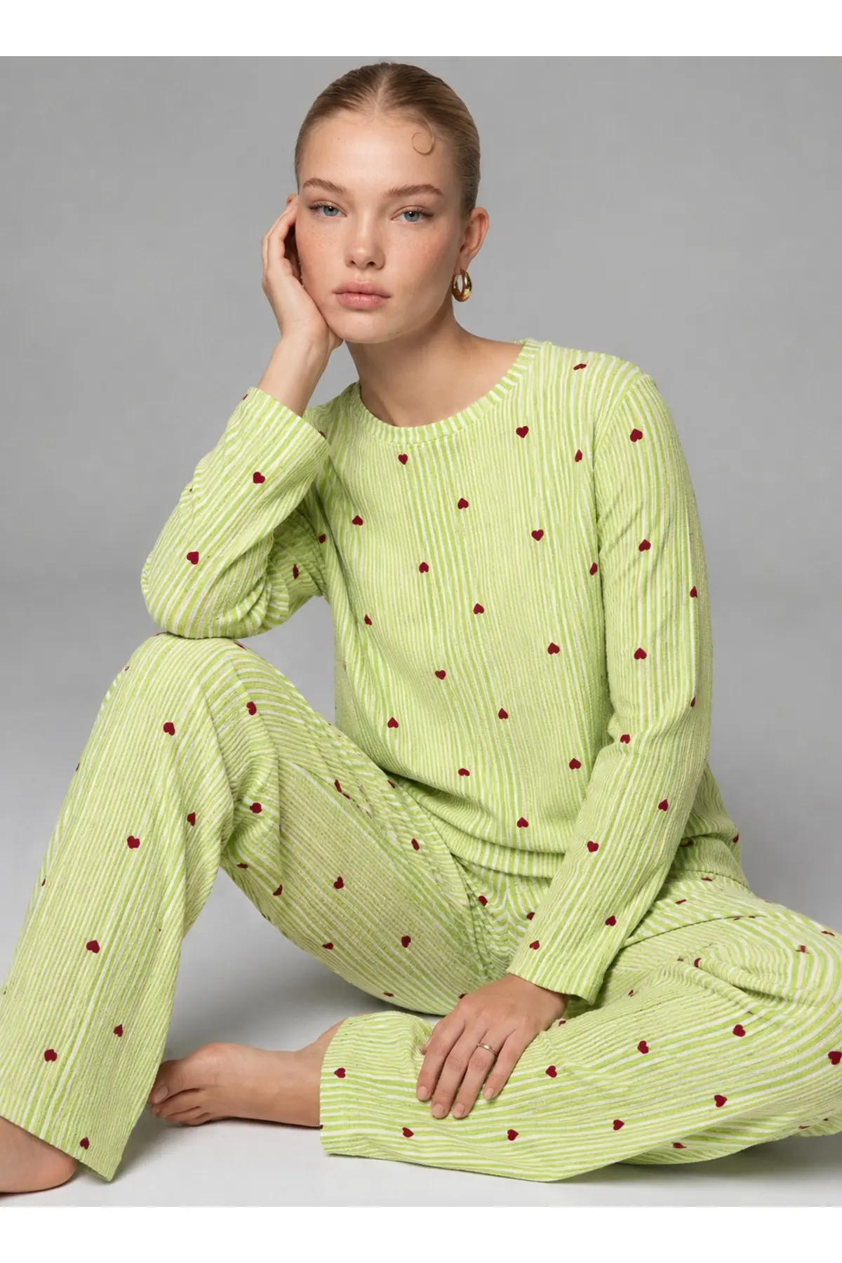 Kadın Çizgili Kalp Desenli Uzun Yeşil Pijama Takımı