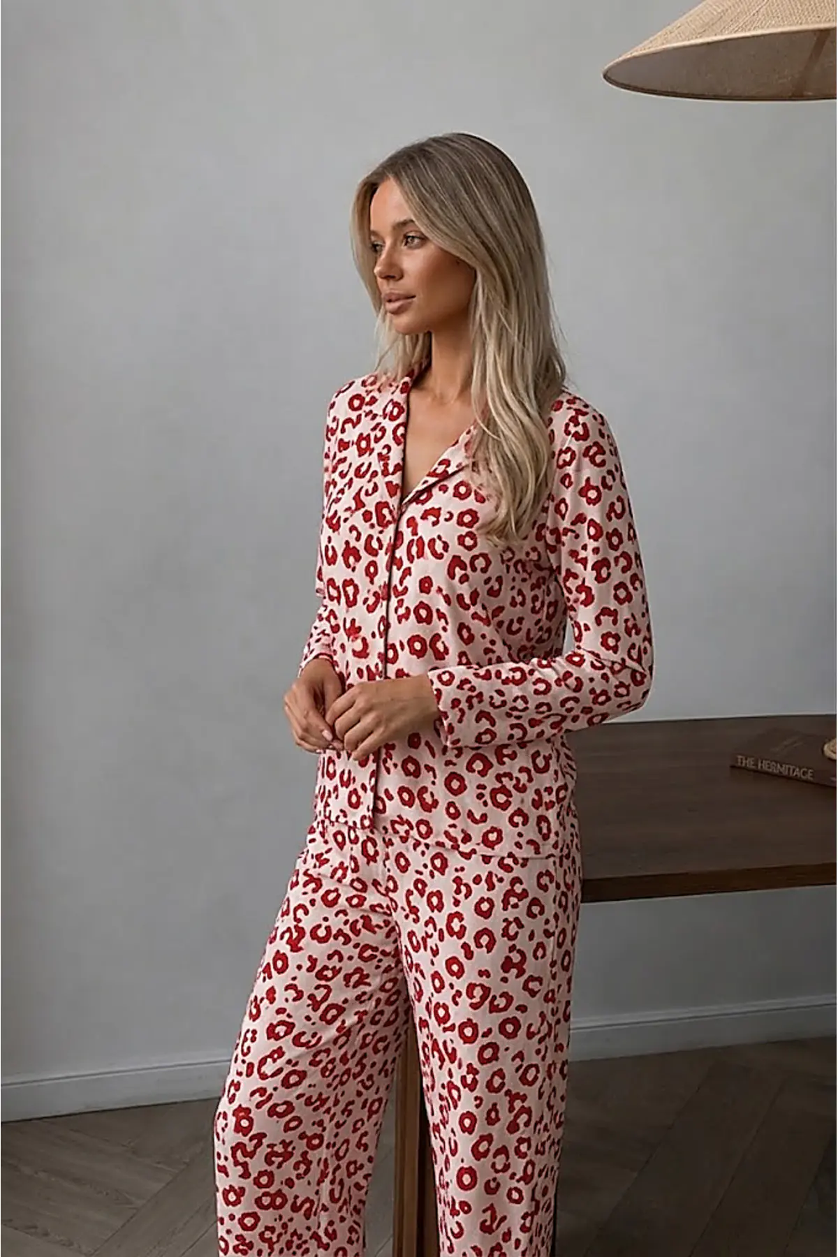 Kadın Düğmeli Uzun Uyku ve Kırmızı Pijama Takımı
