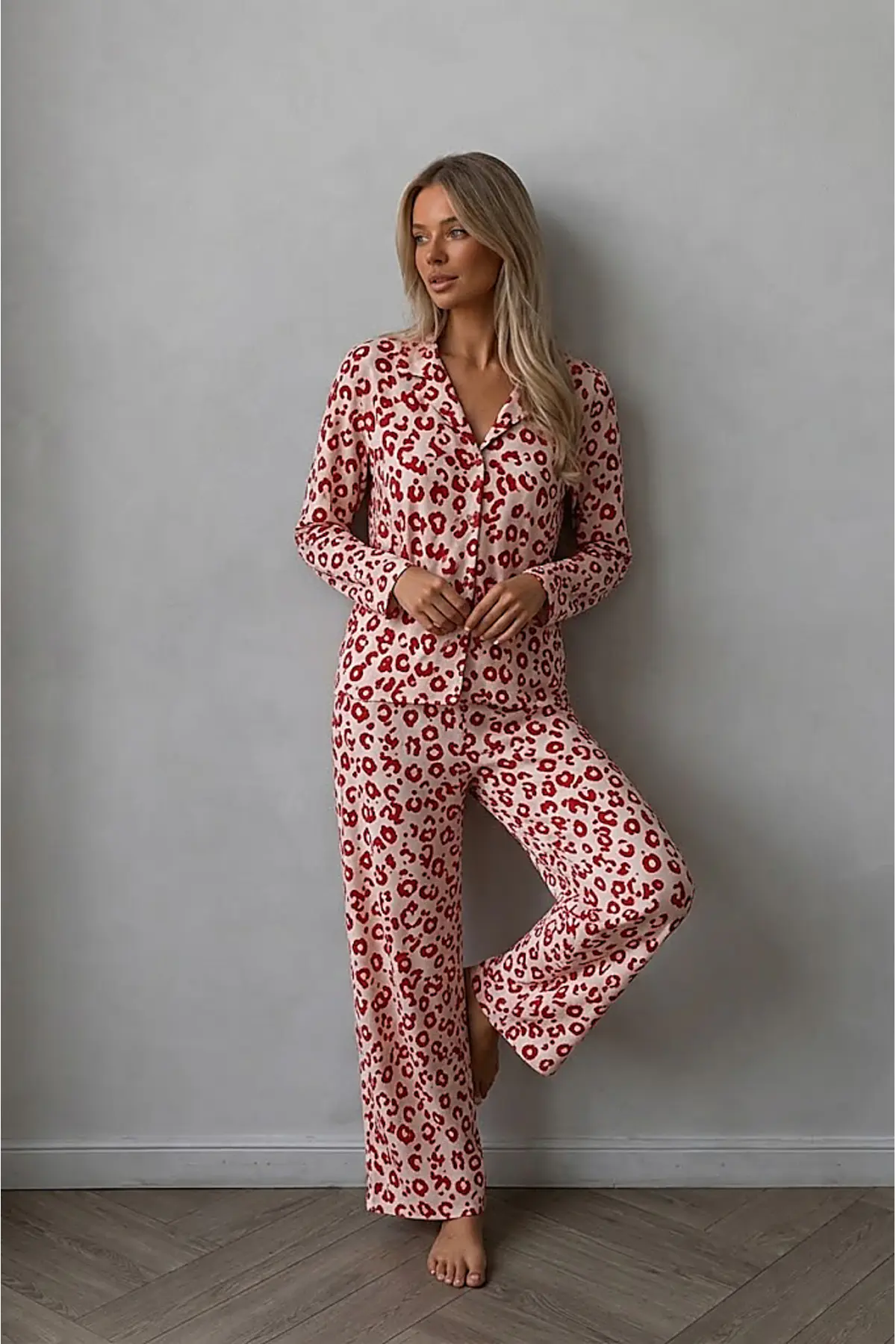 Kadın Düğmeli Uzun Uyku ve Kırmızı Pijama Takımı