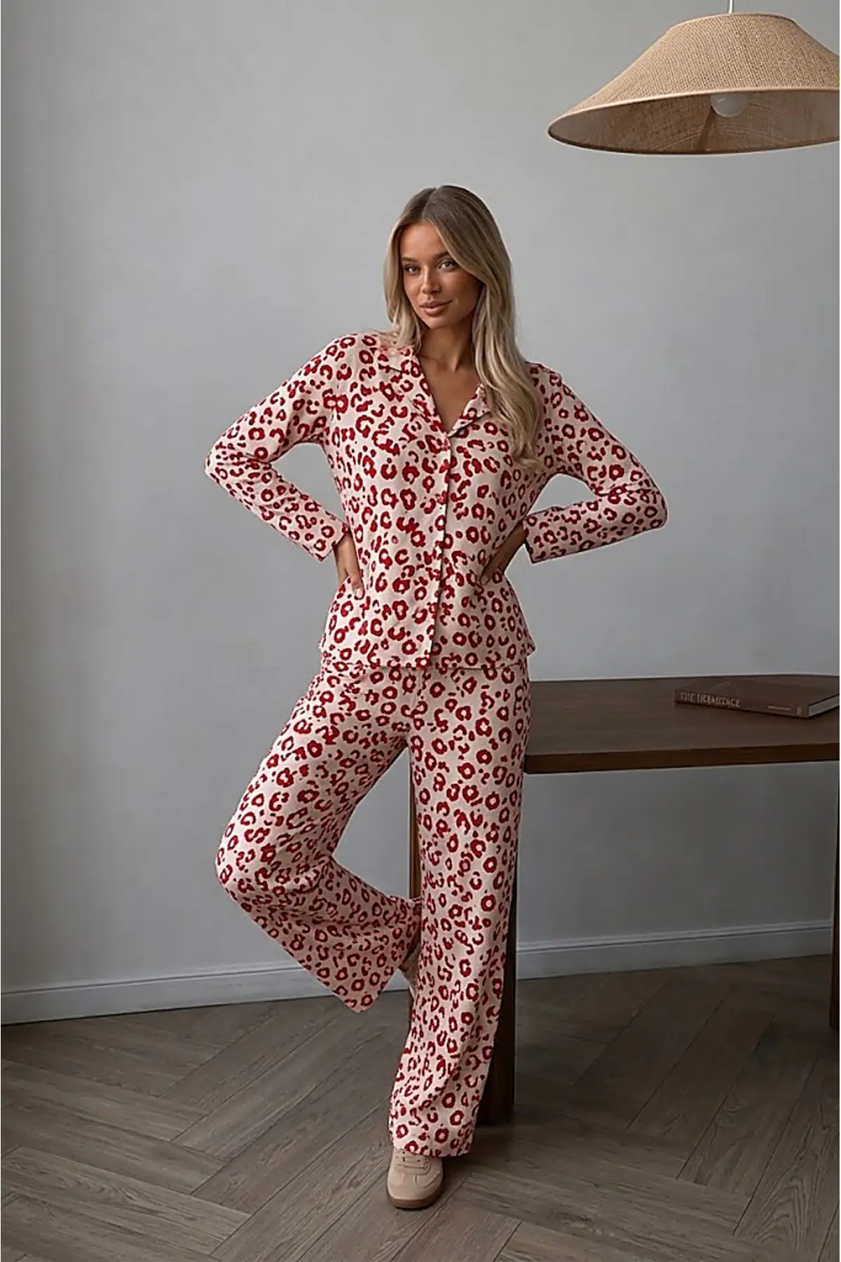 Kadın Düğmeli Uzun Uyku ve Kırmızı Pijama Takımı