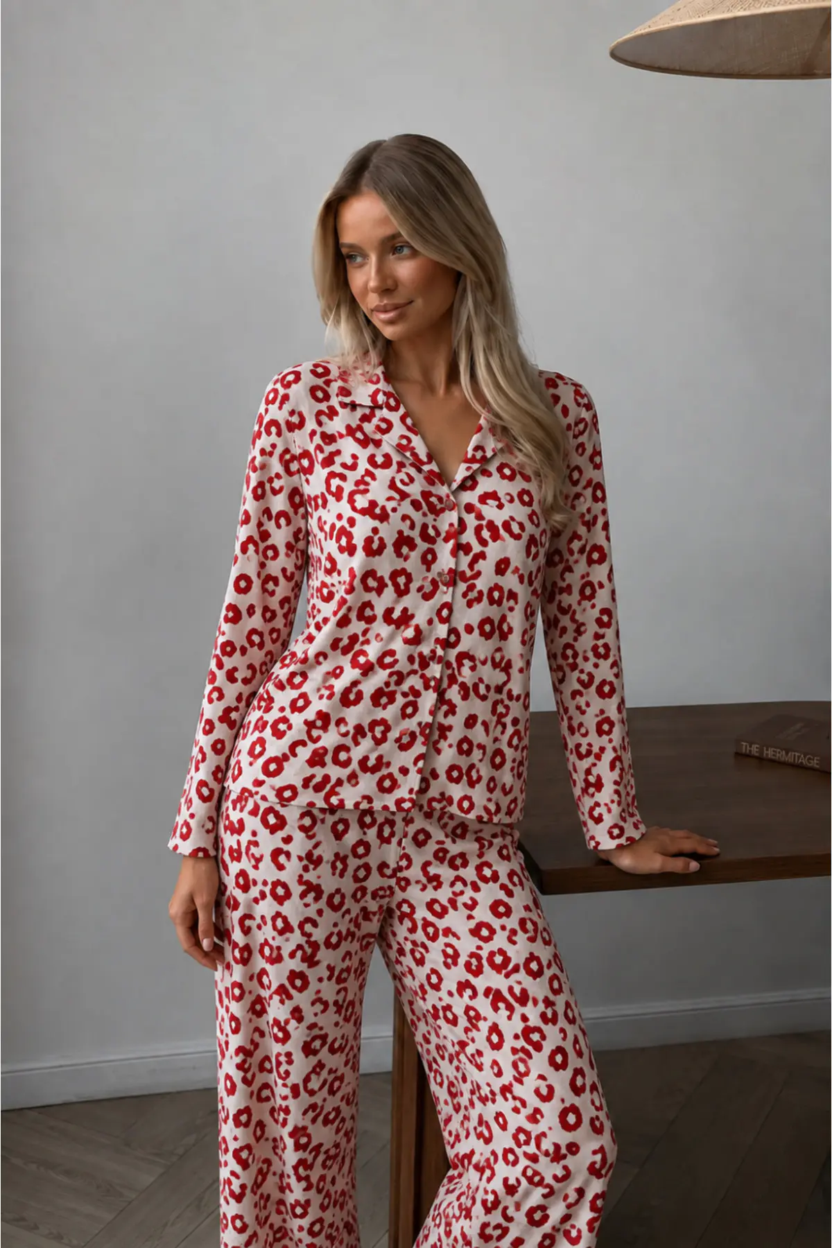 Kadın Düğmeli Uzun Uyku ve Kırmızı Pijama Takımı