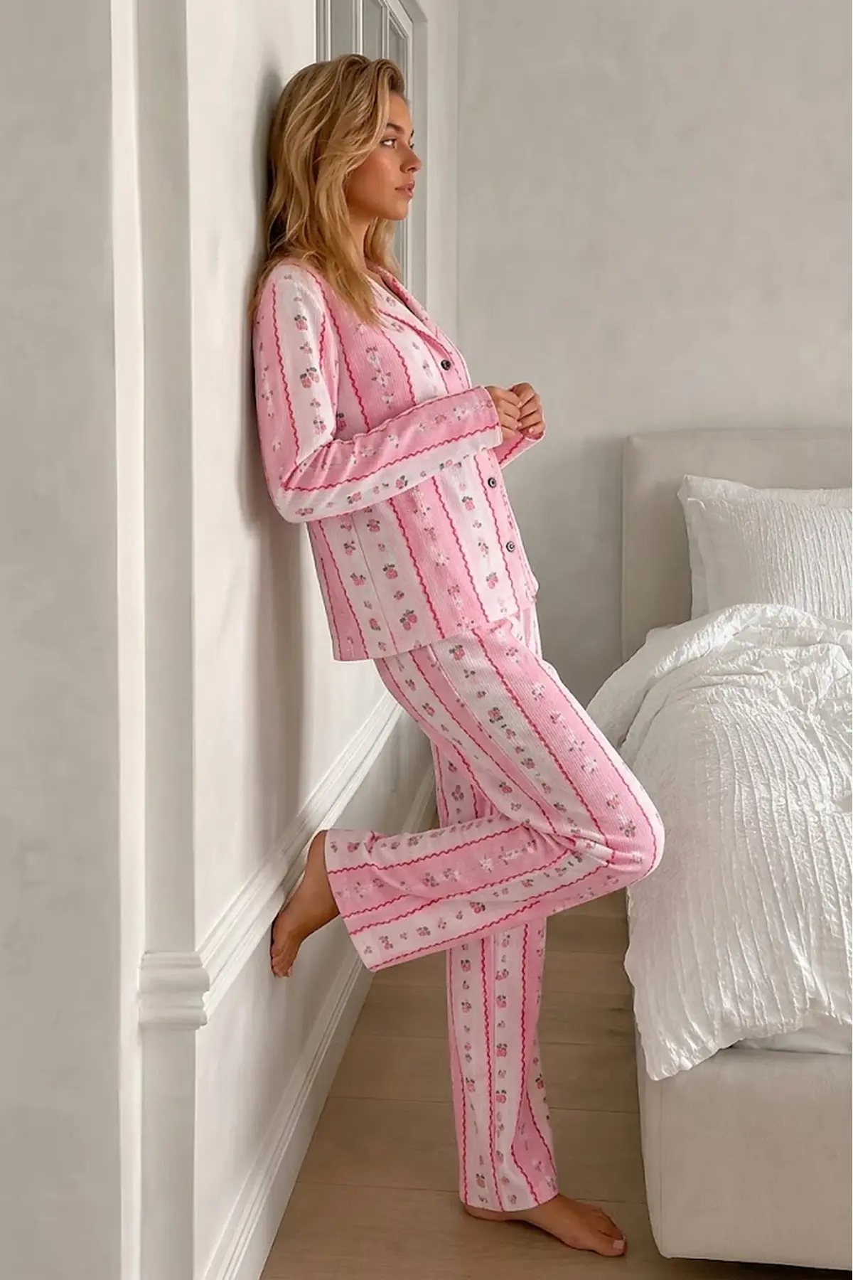 Kadın Desenli Düğmeli Uzun Kollu Pembe Pijama Takımı