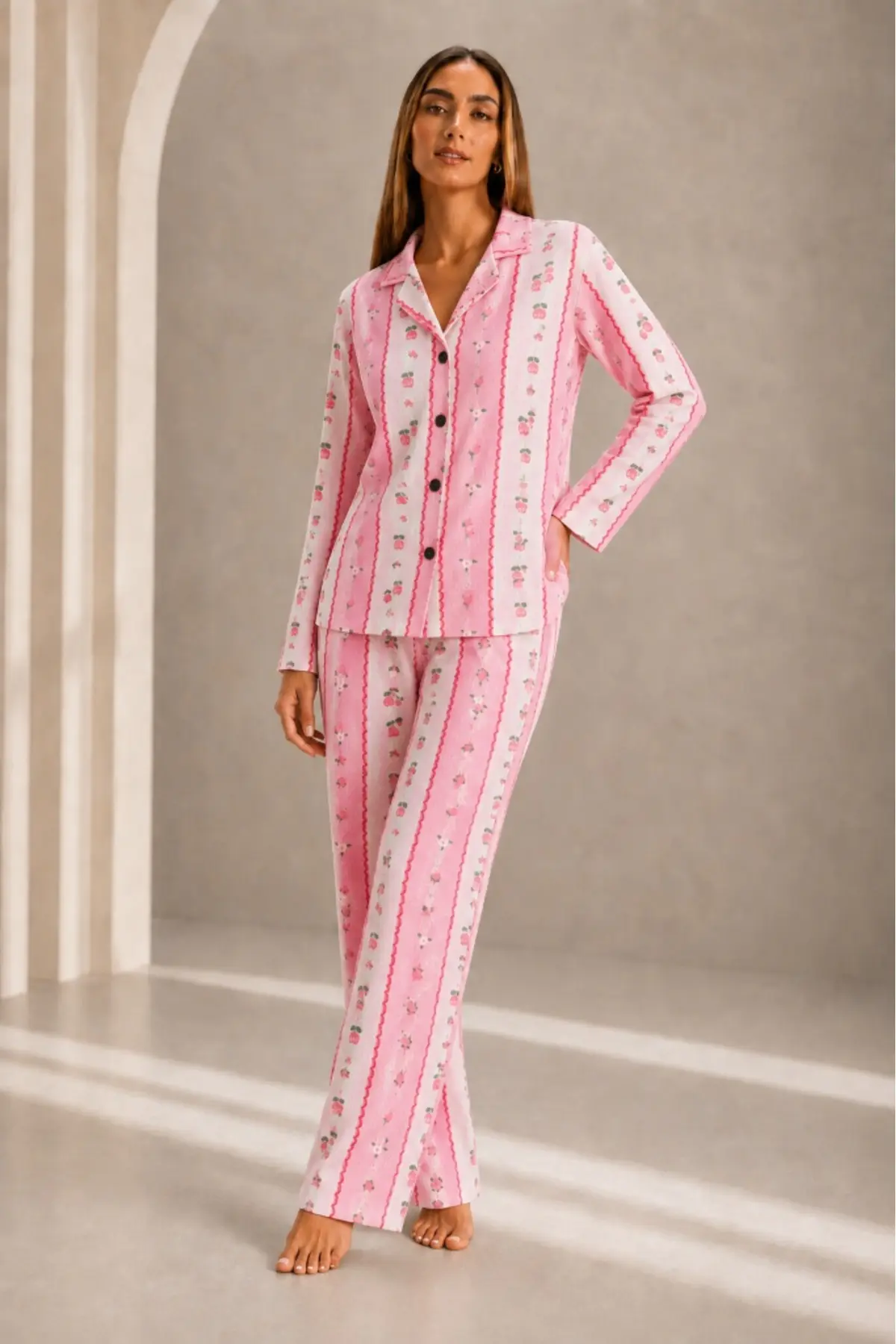 Kadın Önden Düğmeli Uzun Kollu Alt Üst Pembe Pijama Takımı