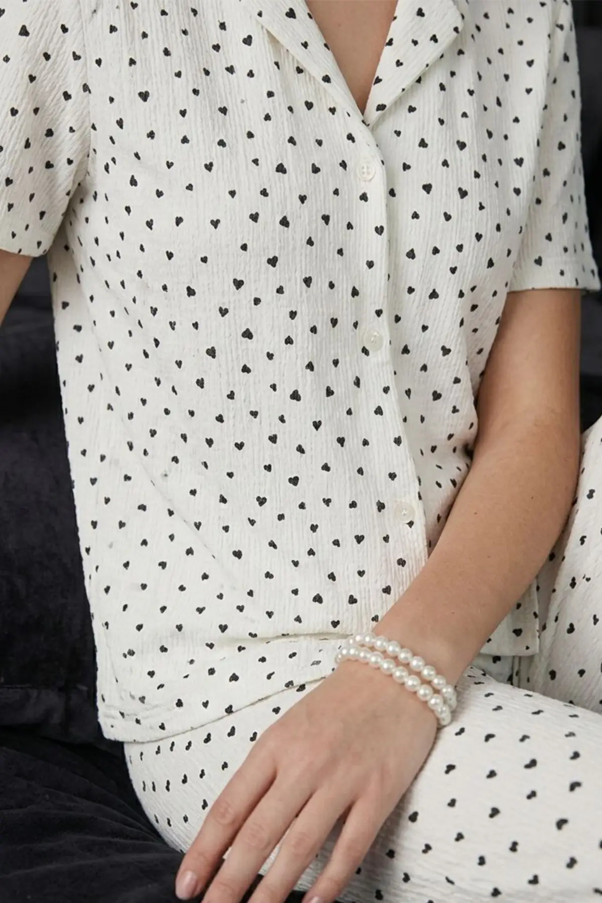 Kar Beyaz Kalp Detaylı Bürümçük kumaş Kısa Kollu Pijama Takımı 6066